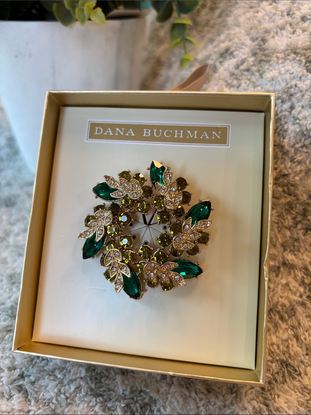 Dana Buchman Green Crystal Leaf Wreath Pin Brooch NWT Boxed
